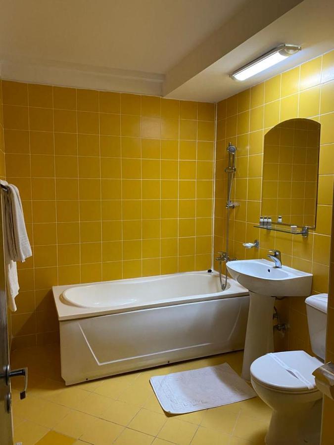 Hotel Miraj - Restaurant & Sauna & Biliard Poiana Brasov Exteriör bild