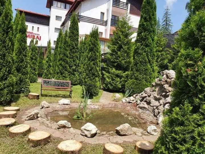 Hotel Miraj - Restaurant & Sauna & Biliard Poiana Brasov Exteriör bild