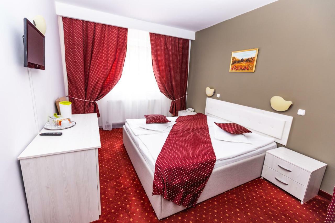 Hotel Miraj - Restaurant & Sauna & Biliard Poiana Brasov Exteriör bild