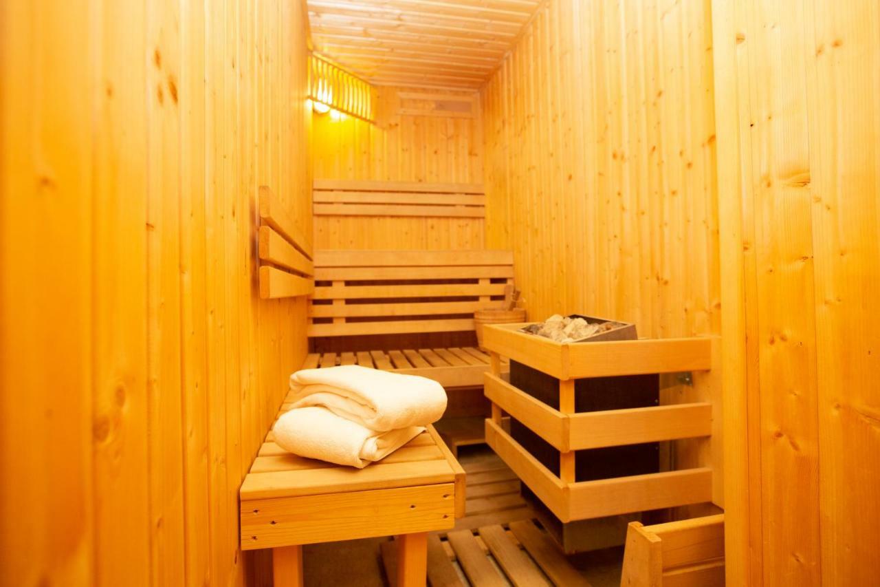 Hotel Miraj - Restaurant & Sauna & Biliard Poiana Brasov Exteriör bild