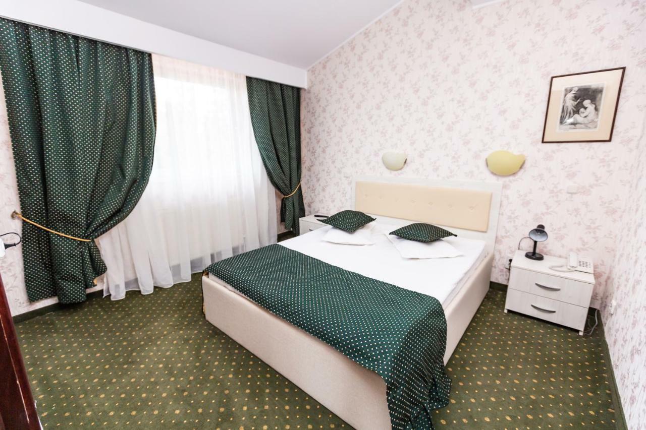 Hotel Miraj - Restaurant & Sauna & Biliard Poiana Brasov Exteriör bild
