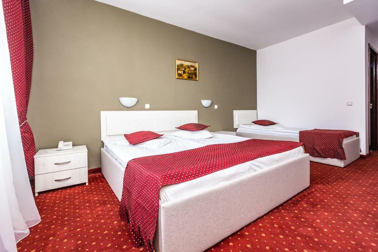 Hotel Miraj - Restaurant & Sauna & Biliard Poiana Brasov Exteriör bild