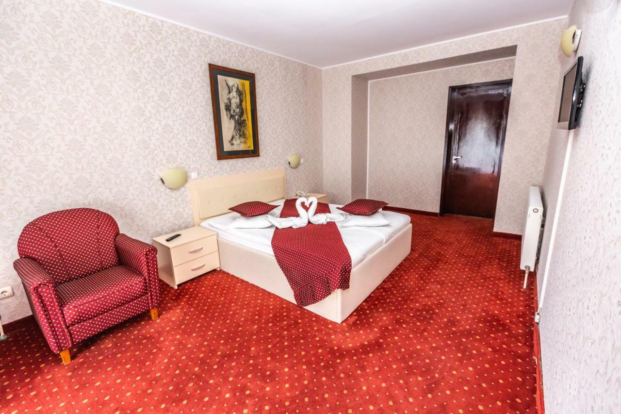 Hotel Miraj - Restaurant & Sauna & Biliard Poiana Brasov Exteriör bild