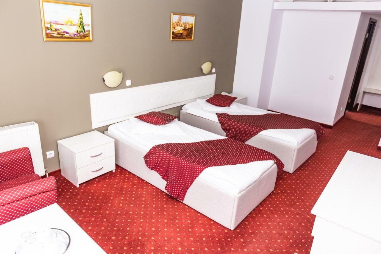 Hotel Miraj - Restaurant & Sauna & Biliard Poiana Brasov Exteriör bild